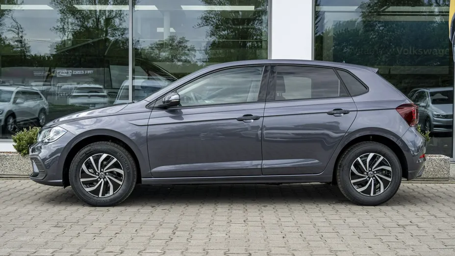 VOLKSWAGEN Polo -