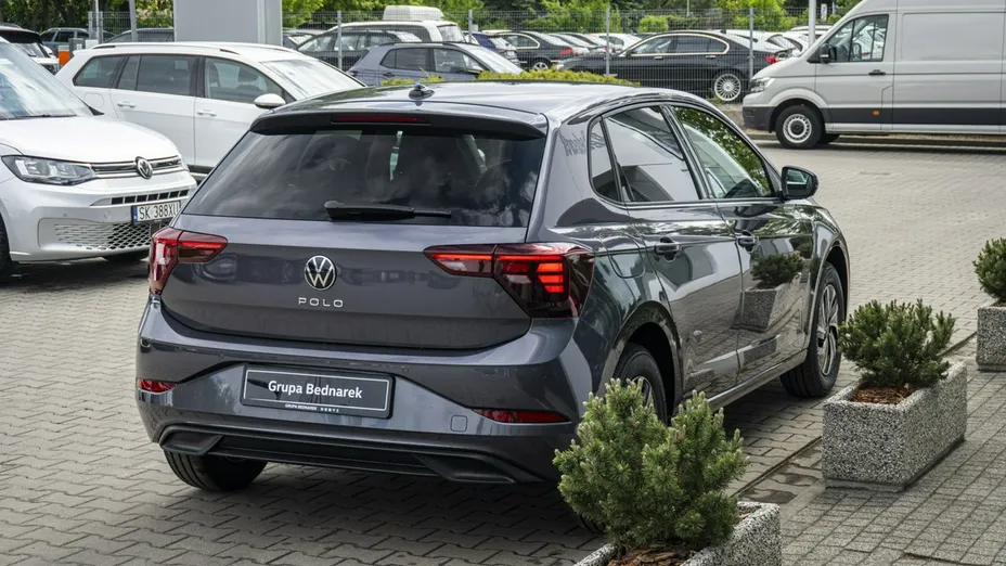 VOLKSWAGEN Polo -
