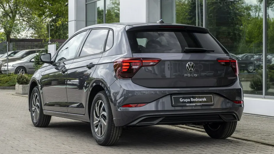 VOLKSWAGEN Polo -
