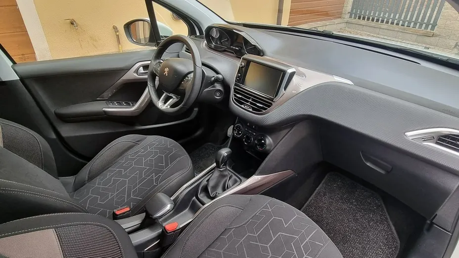 PEUGEOT 2008 -
