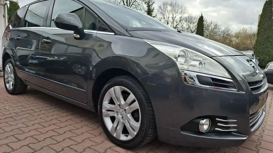 PEUGEOT 5008 -