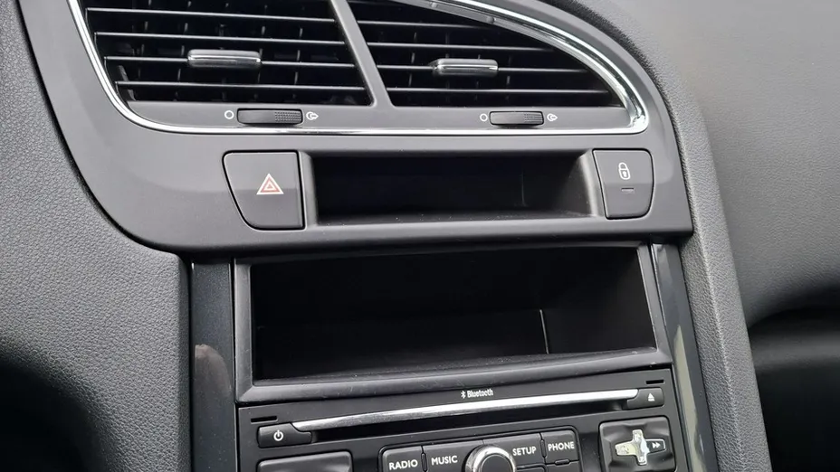 PEUGEOT 5008 -
