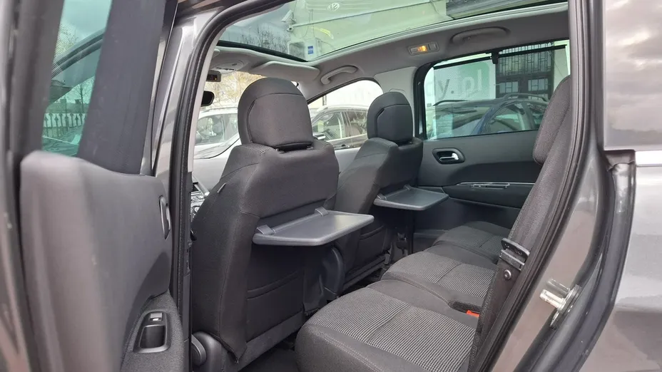 PEUGEOT 5008 -