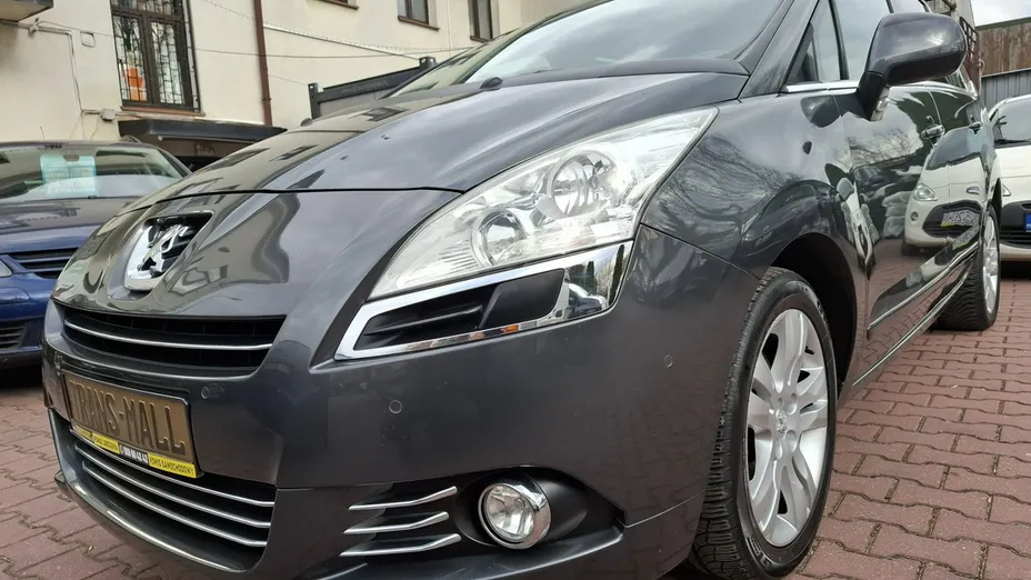PEUGEOT 5008 -