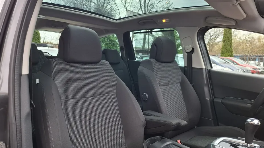 PEUGEOT 5008 -