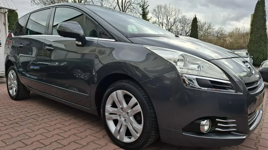 PEUGEOT 5008 -