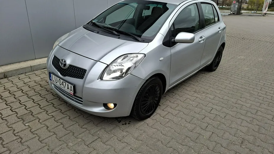 TOYOTA Yaris -