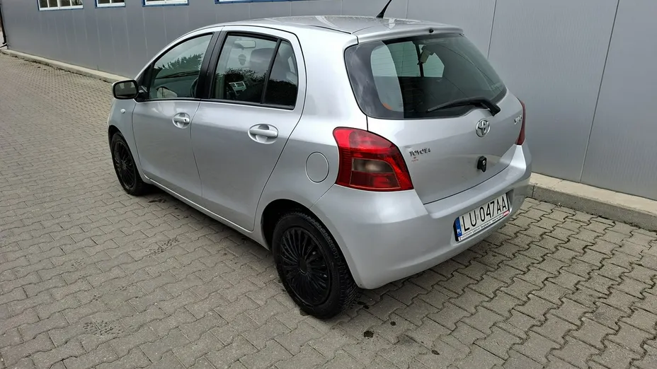 TOYOTA Yaris -