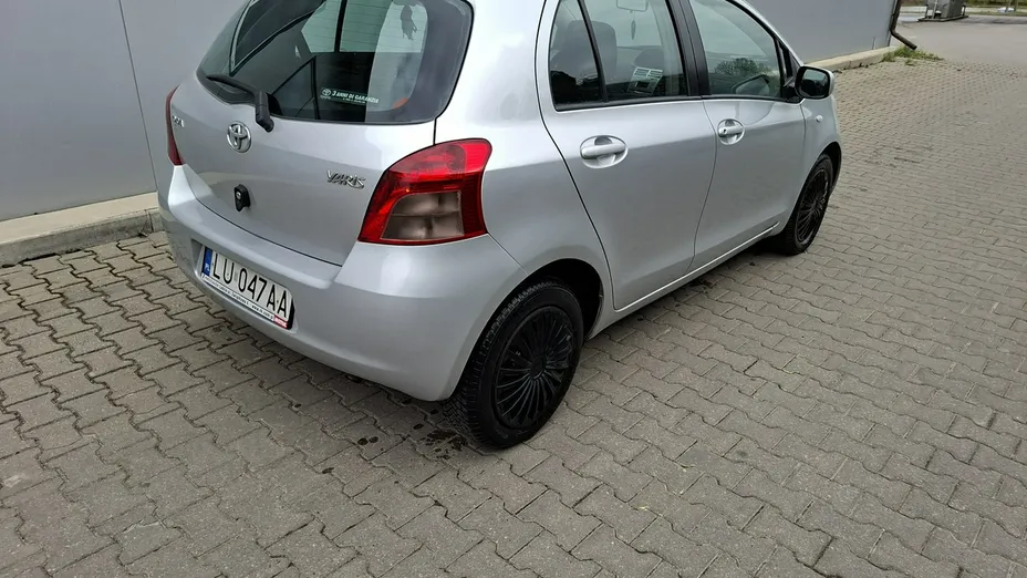 TOYOTA Yaris -