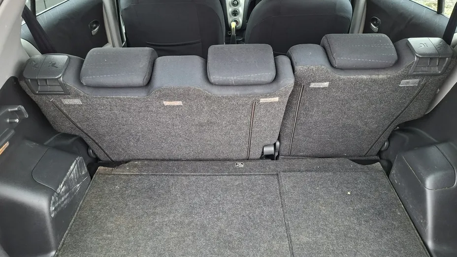 TOYOTA Yaris -