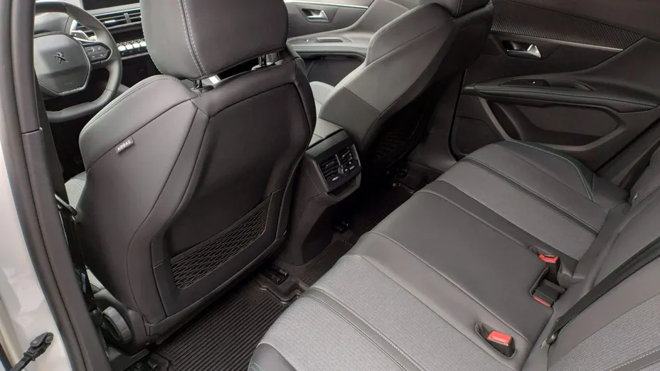 PEUGEOT 3008 -