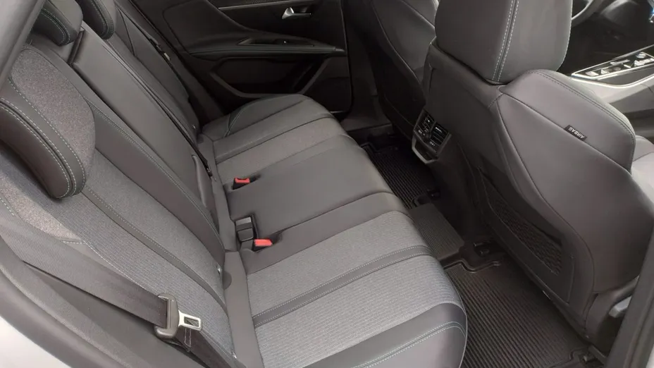 PEUGEOT 3008 -