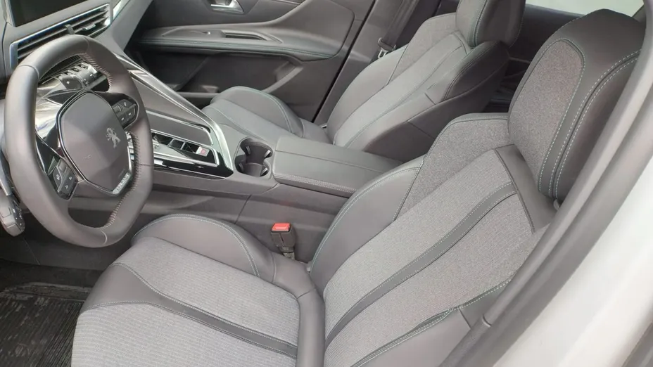 PEUGEOT 3008 -