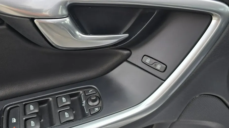 VOLVO V60 -
