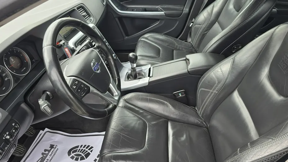 VOLVO V60 -
