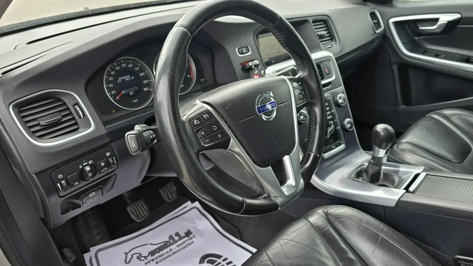 VOLVO V60 -