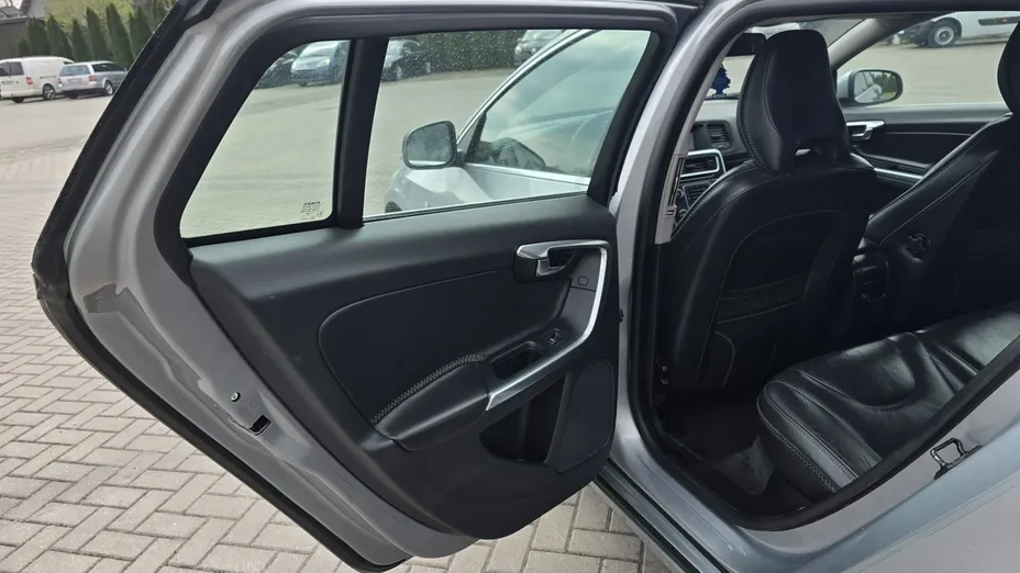 VOLVO V60 -