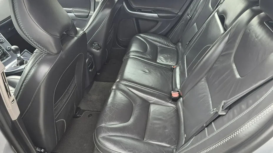 VOLVO V60 -