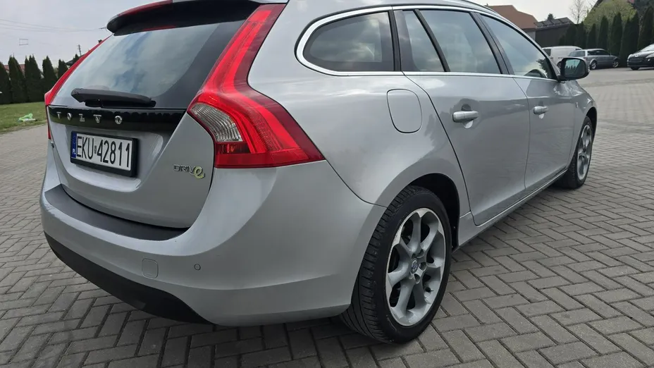 VOLVO V60 -