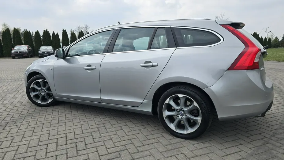 VOLVO V60 -