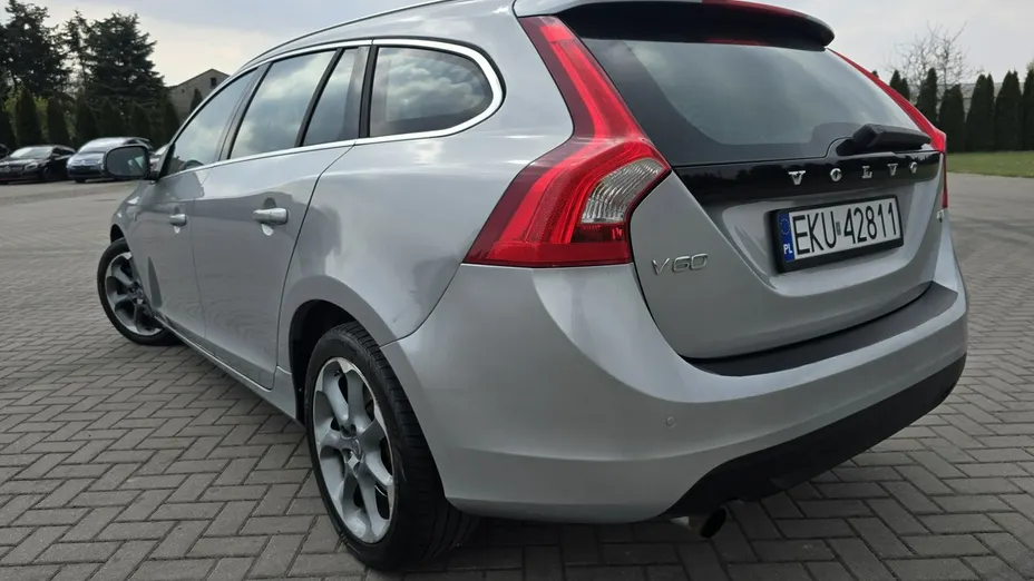 VOLVO V60 -