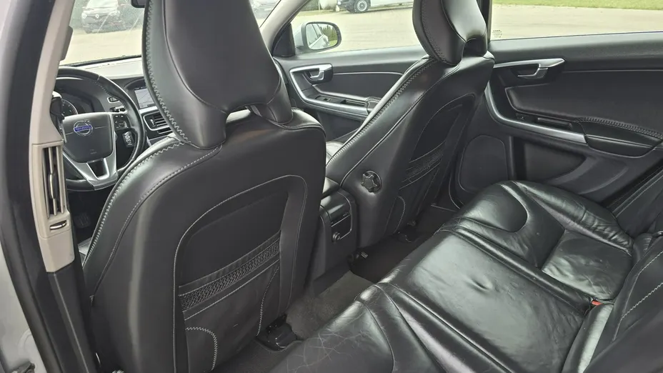 VOLVO V60 -