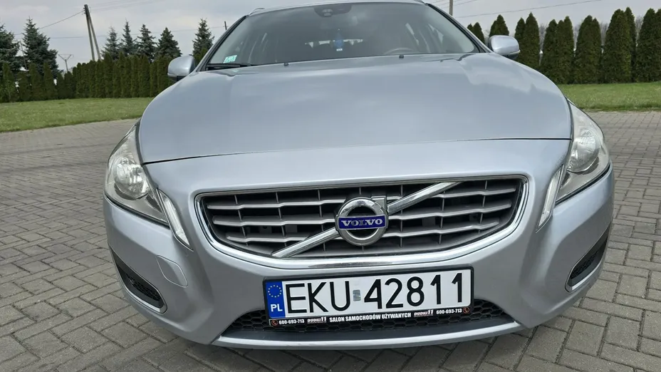 VOLVO V60 -