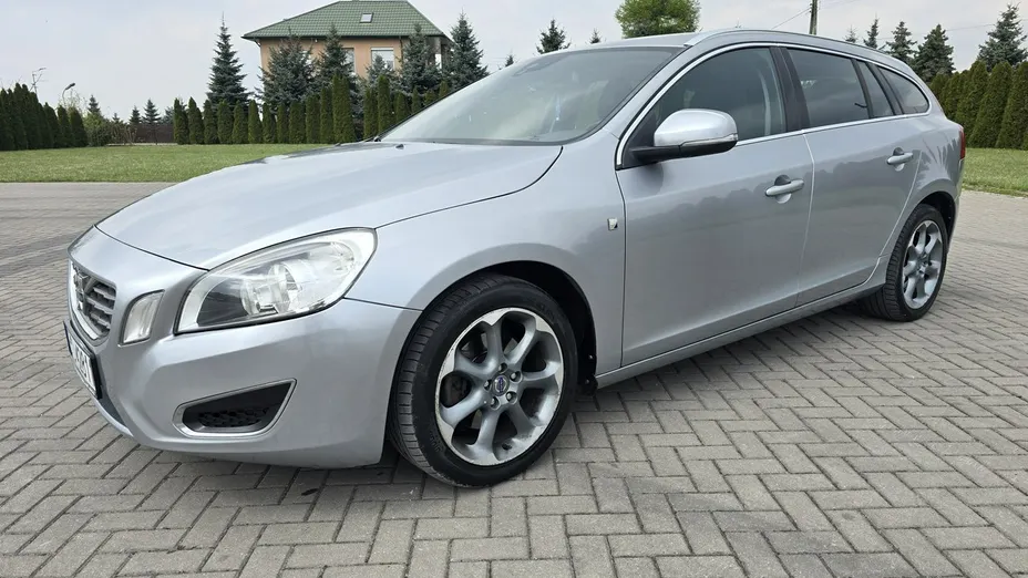 VOLVO V60 -