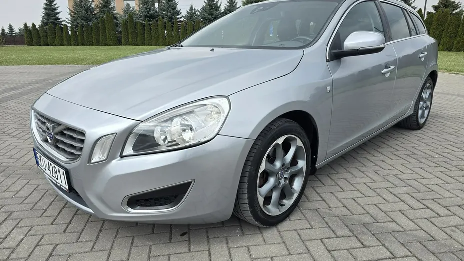 VOLVO V60 -
