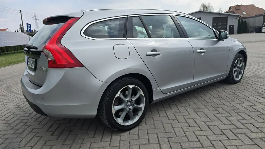 VOLVO V60 -