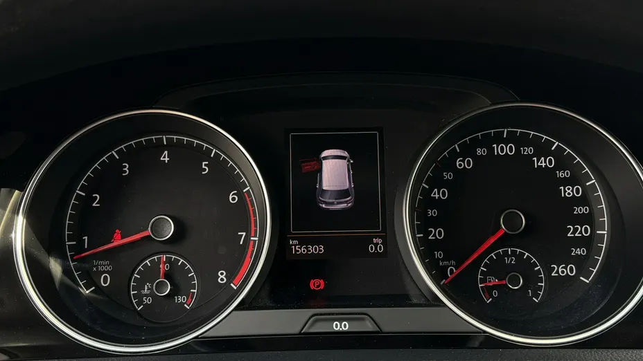 VOLKSWAGEN Golf -