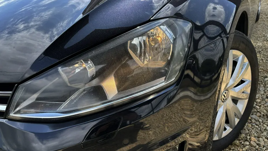 VOLKSWAGEN Golf -