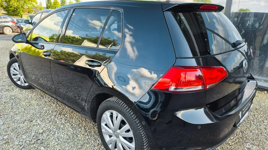 VOLKSWAGEN Golf -