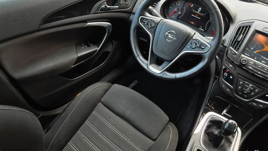 OPEL Insignia -