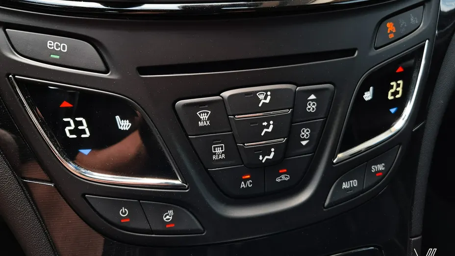 OPEL Insignia -