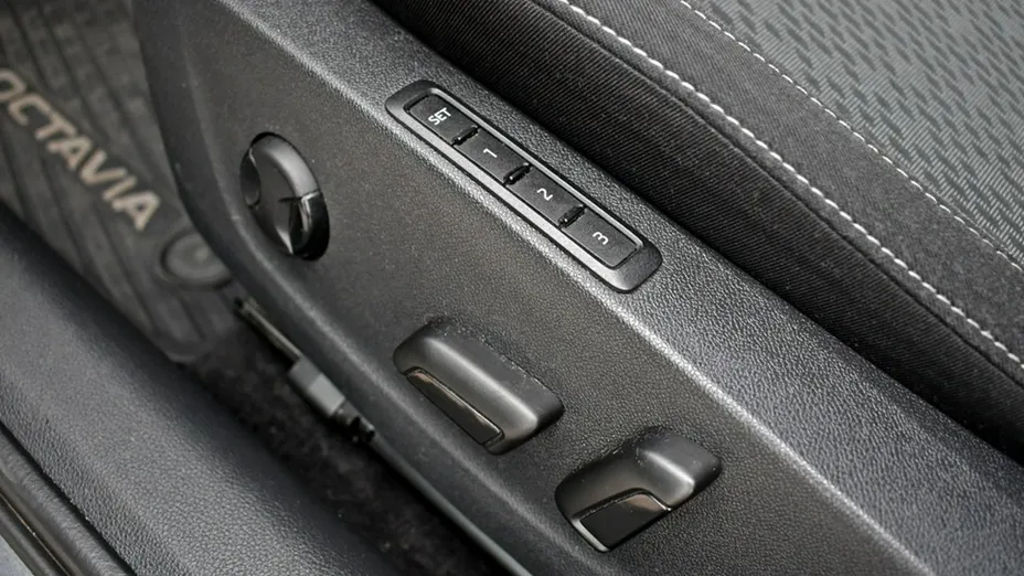 SKODA Octavia -