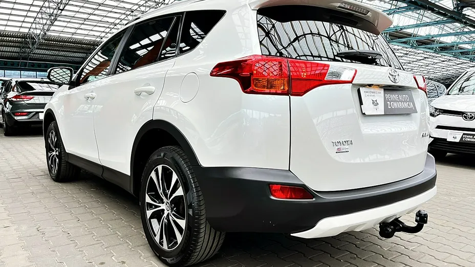 TOYOTA RAV4 -