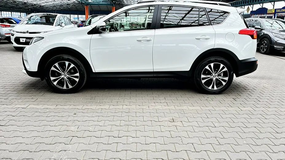 TOYOTA RAV4 -