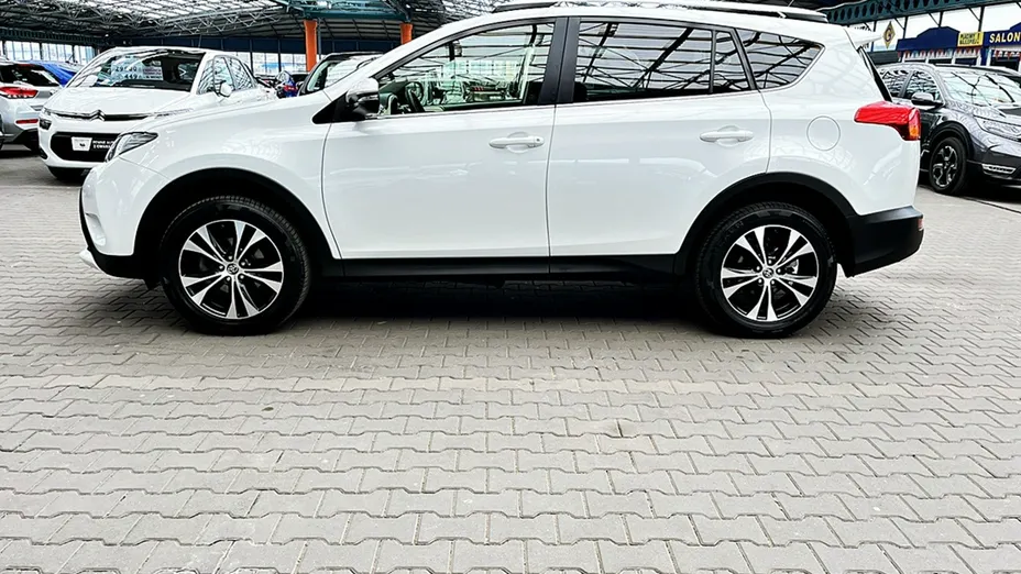 TOYOTA RAV4 -