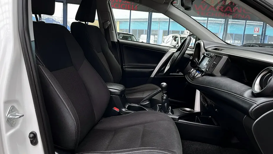 TOYOTA RAV4 -