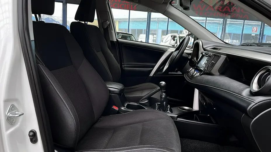 TOYOTA RAV4 -