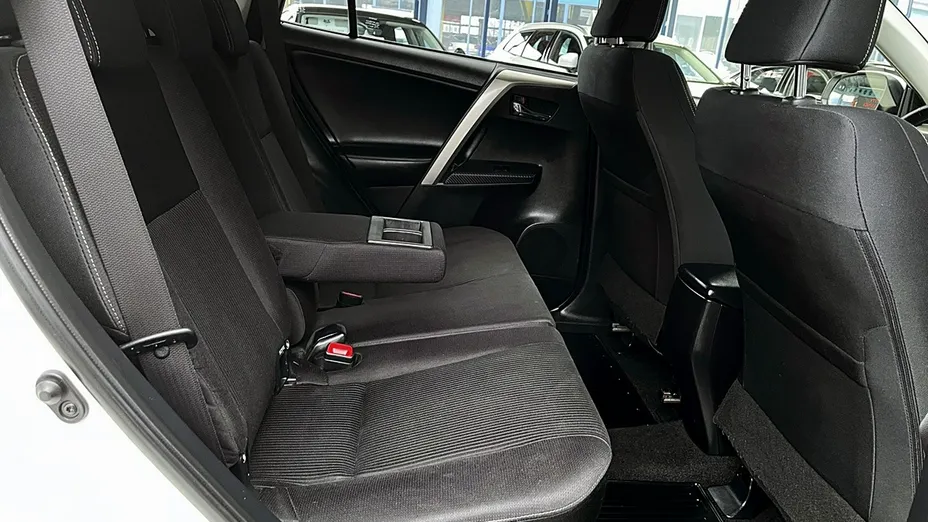 TOYOTA RAV4 -