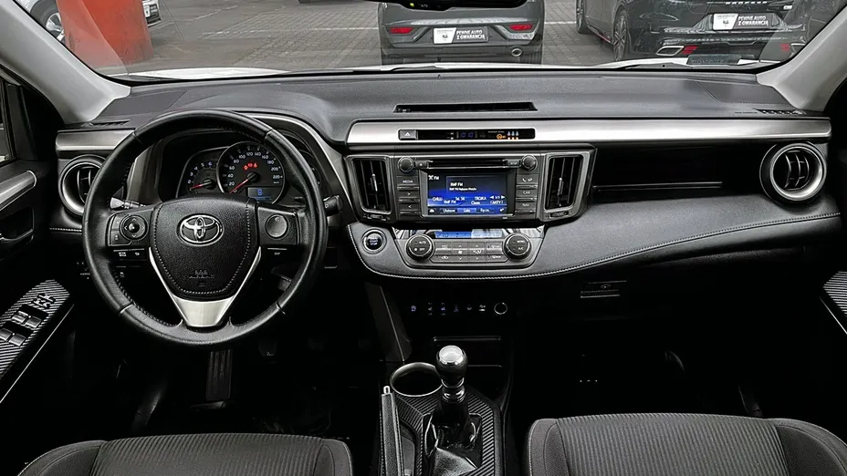 TOYOTA RAV4 -
