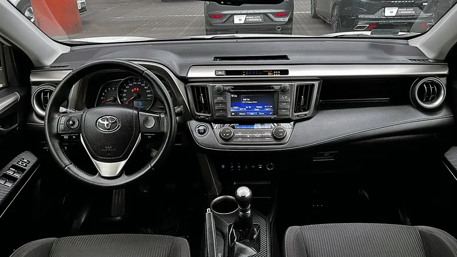 TOYOTA RAV4 -