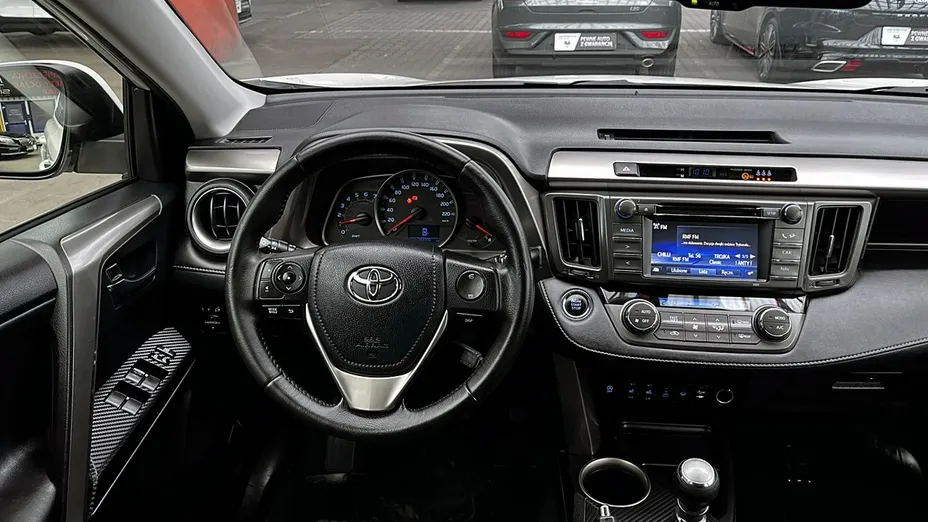 TOYOTA RAV4 -