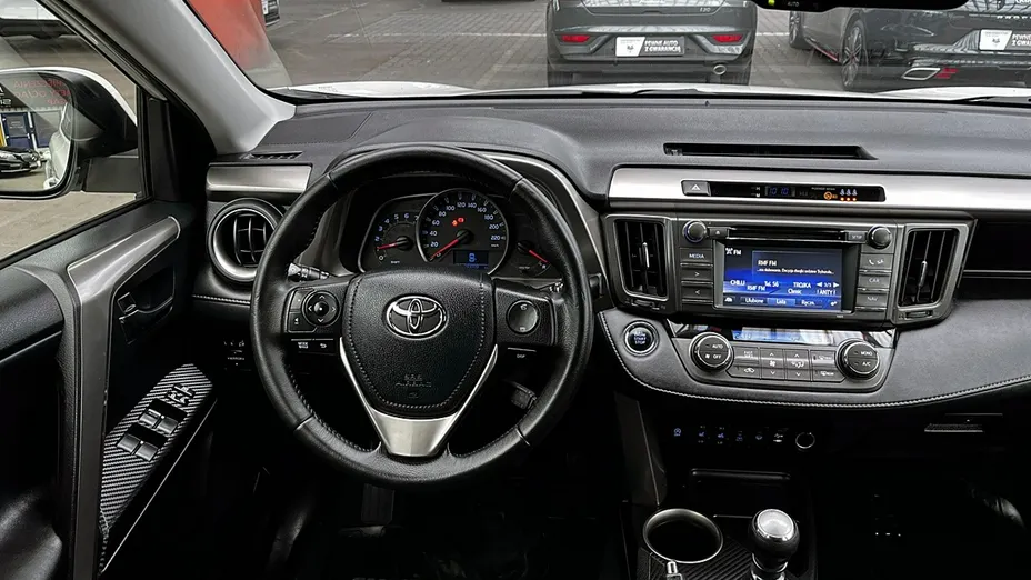 TOYOTA RAV4 -