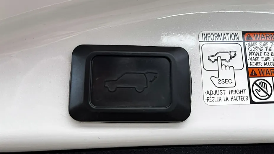 TOYOTA RAV4 -