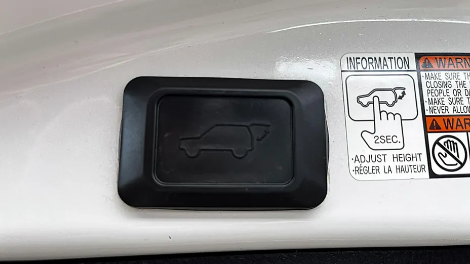 TOYOTA RAV4 -