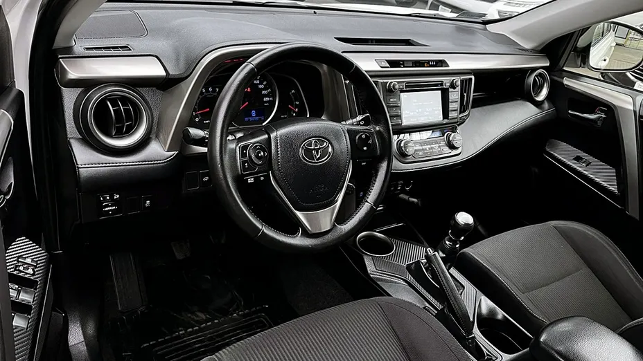 TOYOTA RAV4 -