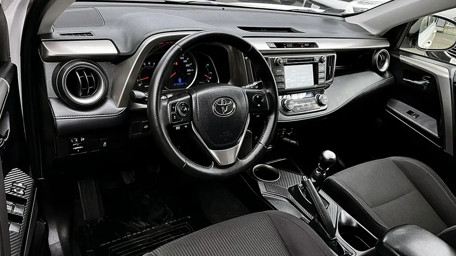TOYOTA RAV4 -